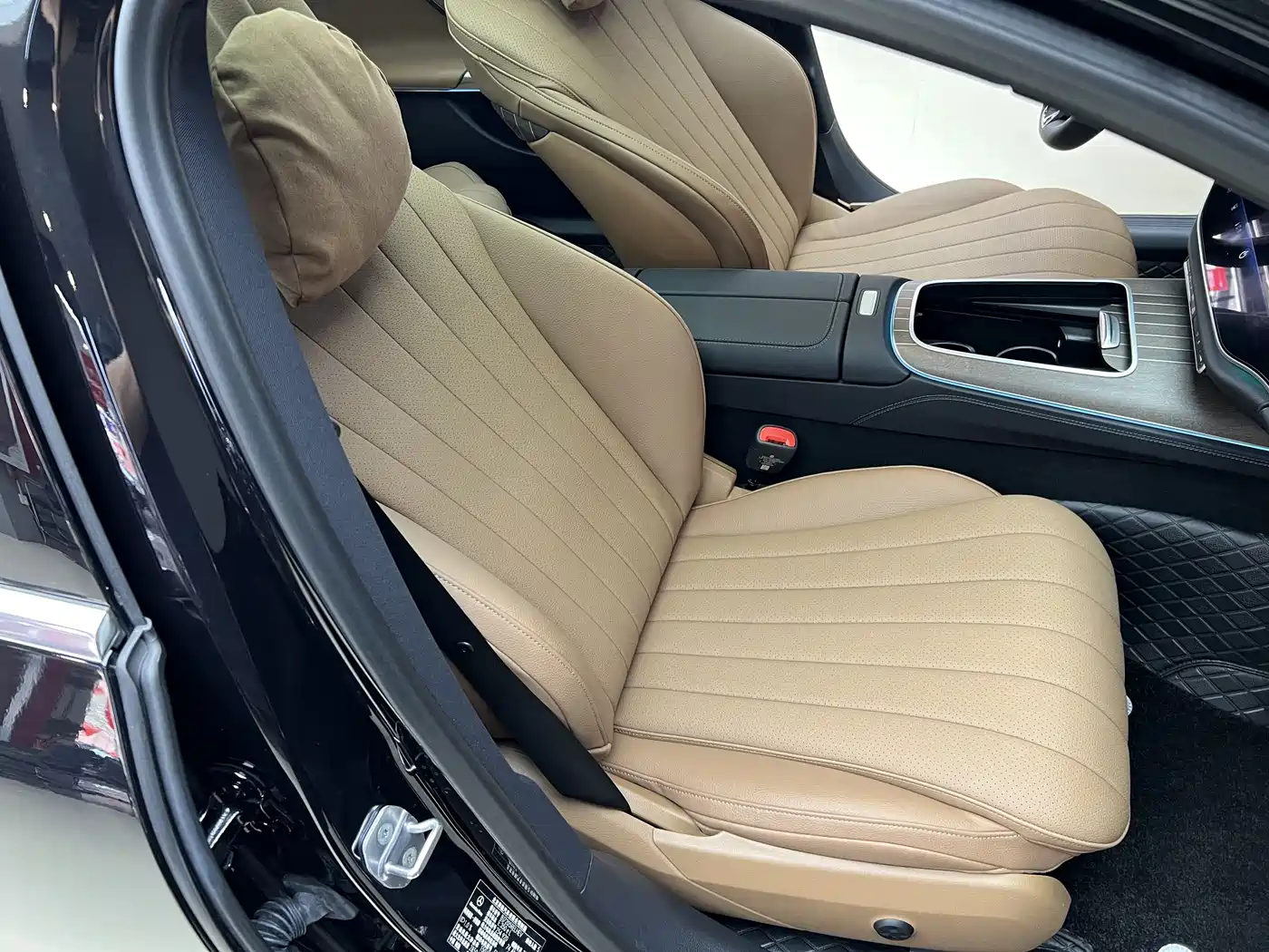 Mercedes-Benz E-Class New Energy 2024 E 350 e L Plug-in Hybrid Sedan фото 12