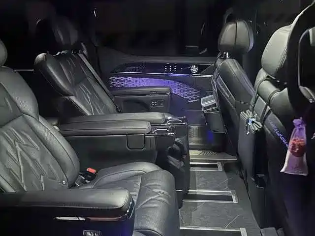 ZEEKR 009 2024 2024 6-seat Executive AWD 108kWh