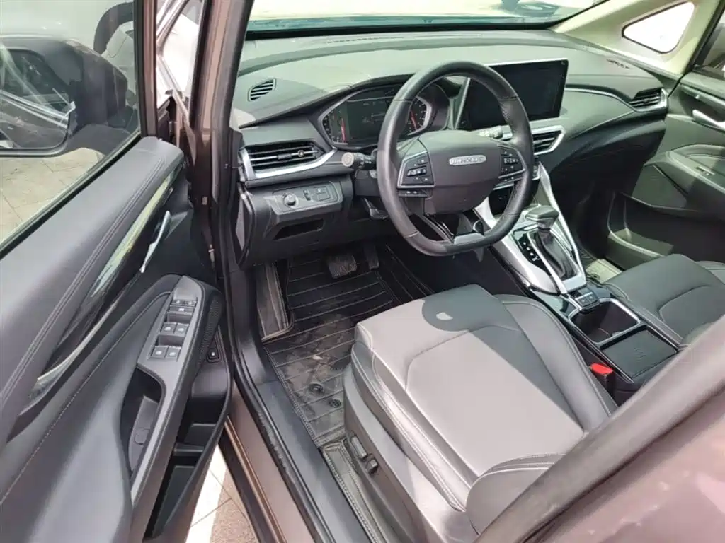 SAIC Maxus Maxus G50 2019 1.5T Automatic Luxury Edition China V фото 16