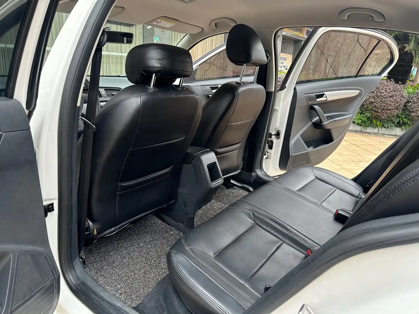 Volkswagen Lavida 2015 1.6L Automatic Trend Edition фото 4