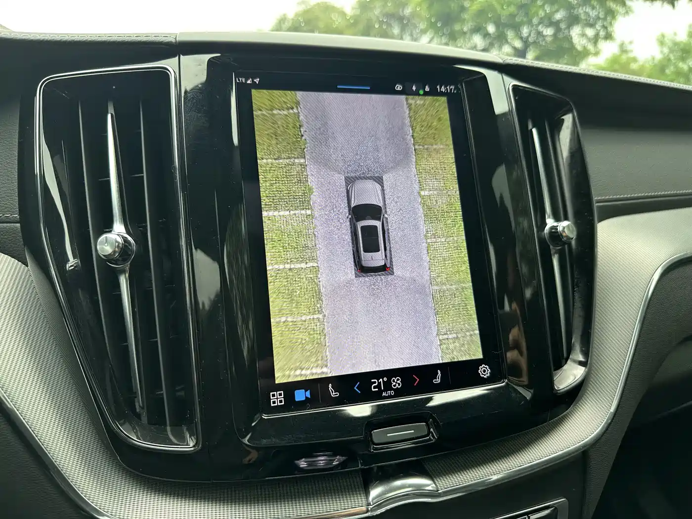 Volvo XC60 Plug-in Hybrid 2025 Plug-in Hybrid Long Range AWD Zhiyuan Polar Night Black Edition фото 10