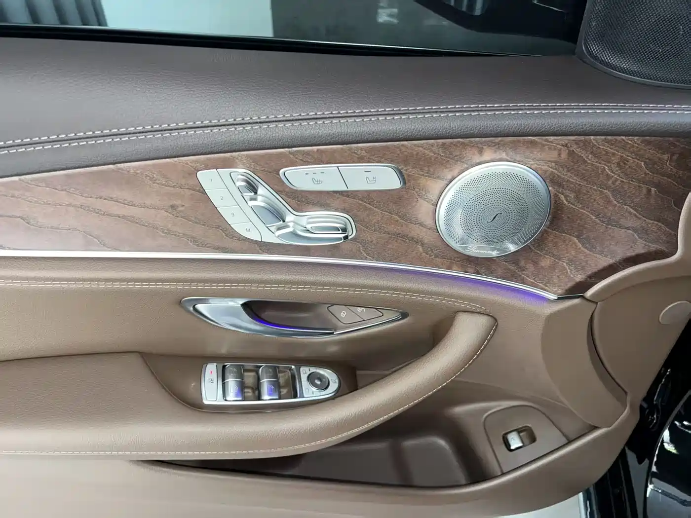 Mercedes-Benz E-Class 2022 E 300 L Fashion фото 18