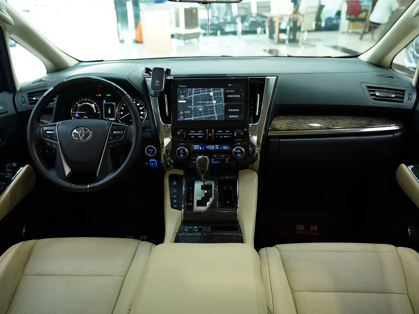 Фото 7 - Toyota Vellfire