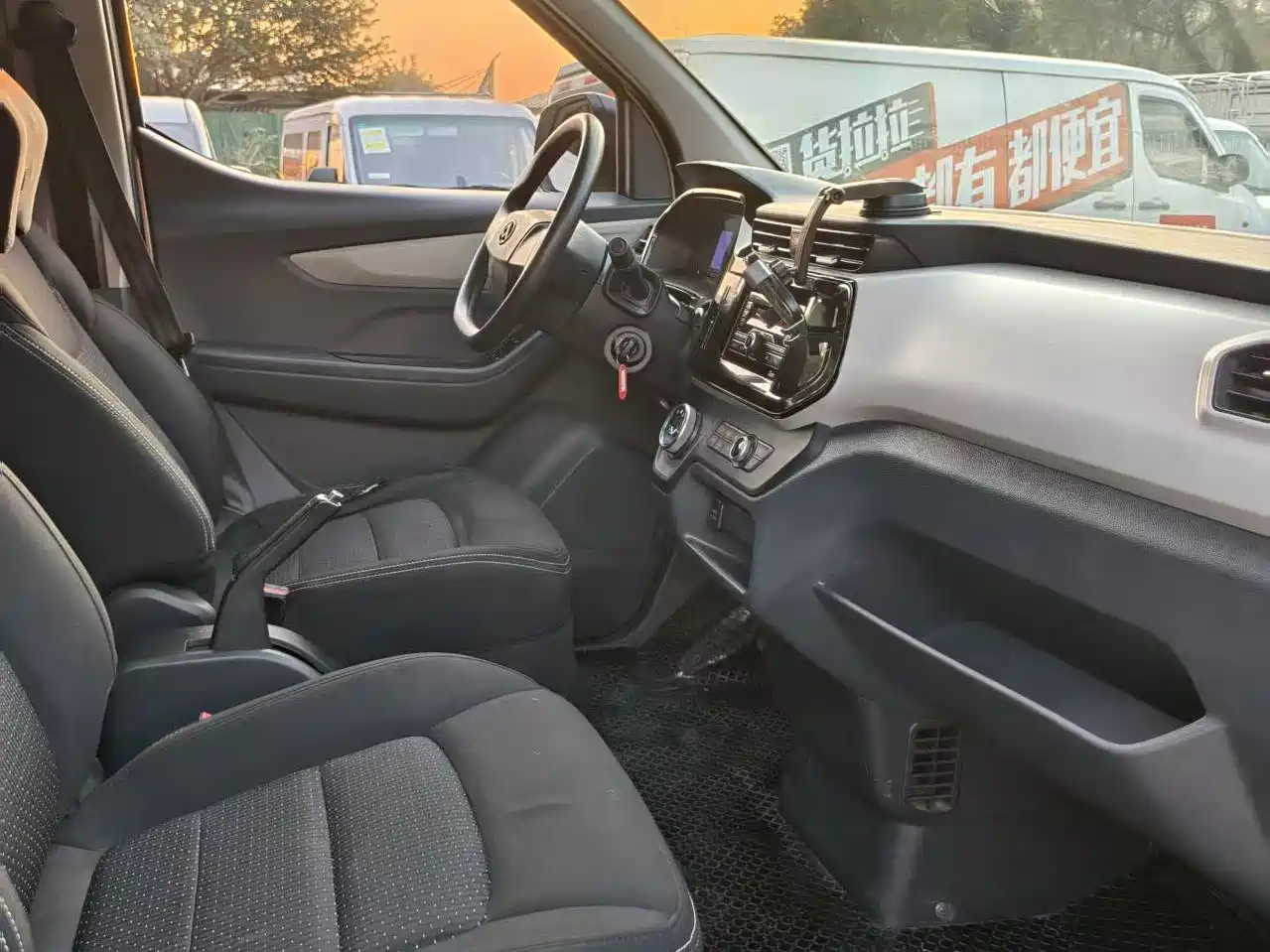 SAIC MAXUS CHASE EV30