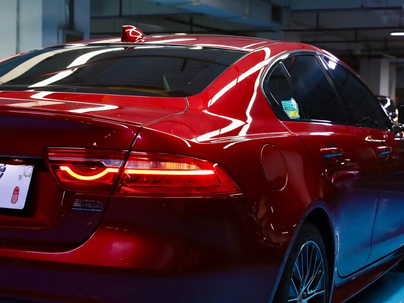 Jaguar XE 2019 2.0T 300PS AWD Landmark Edition фото 5