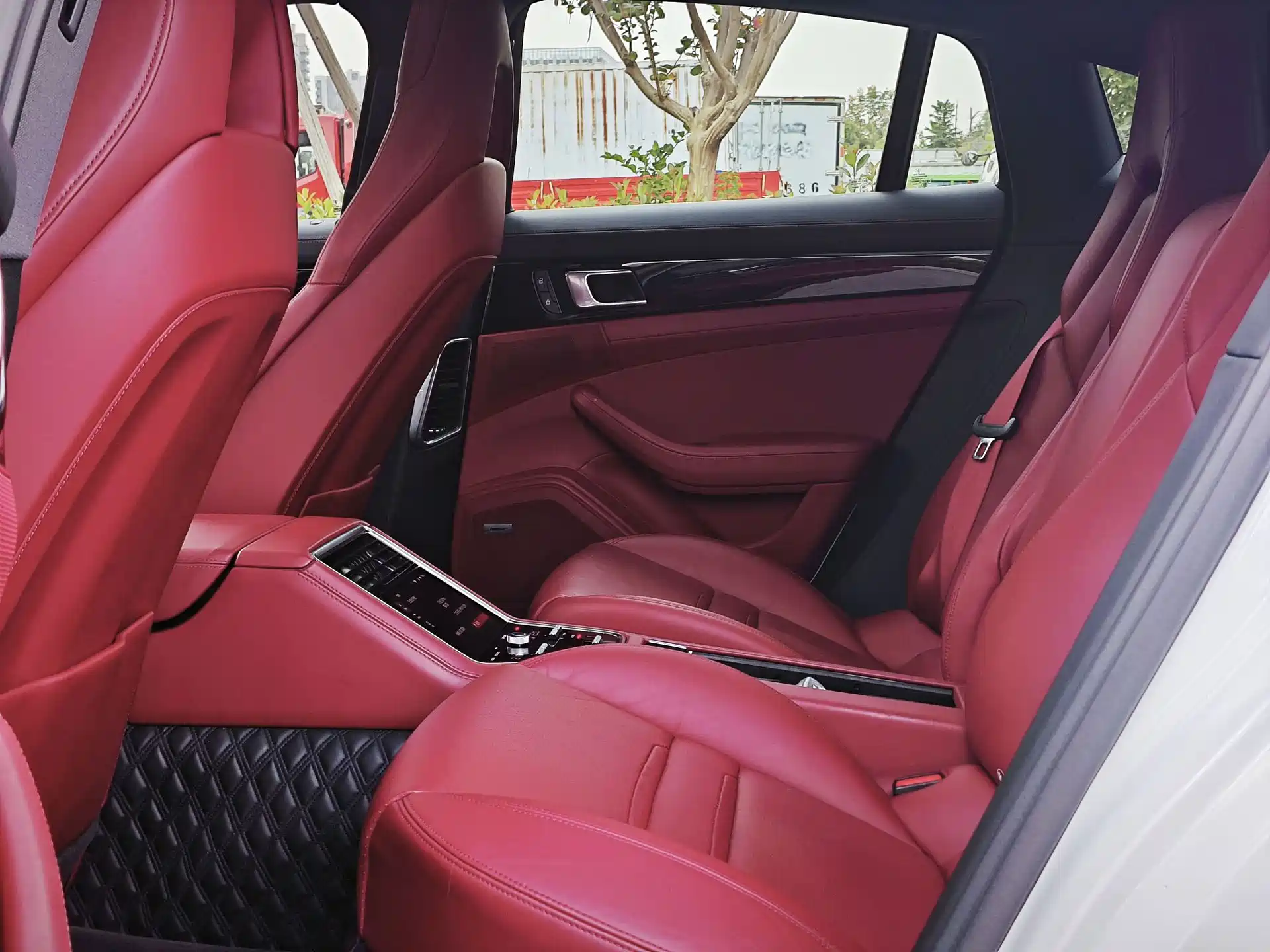 Photo 17 - Porsche Panamera New Energy