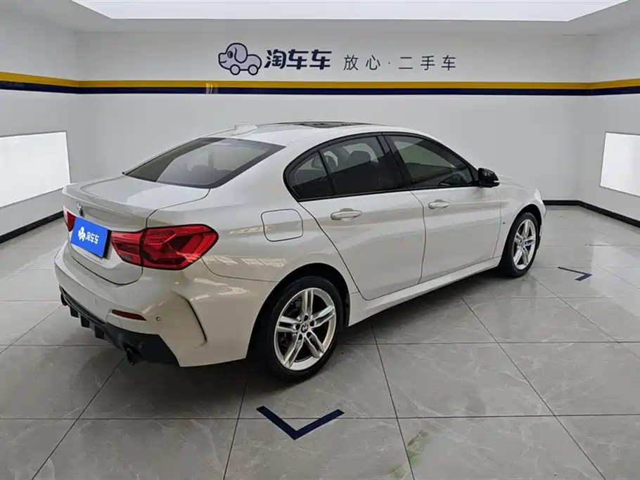 BMW 1 Series 2021 120i M Sport Shadow Edition фото 3