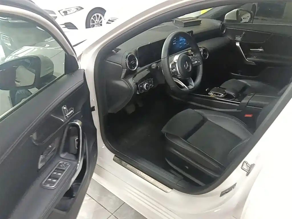 Mercedes-Benz A-Class 2019 Facelift A 200 L Sports Sedan фото 16