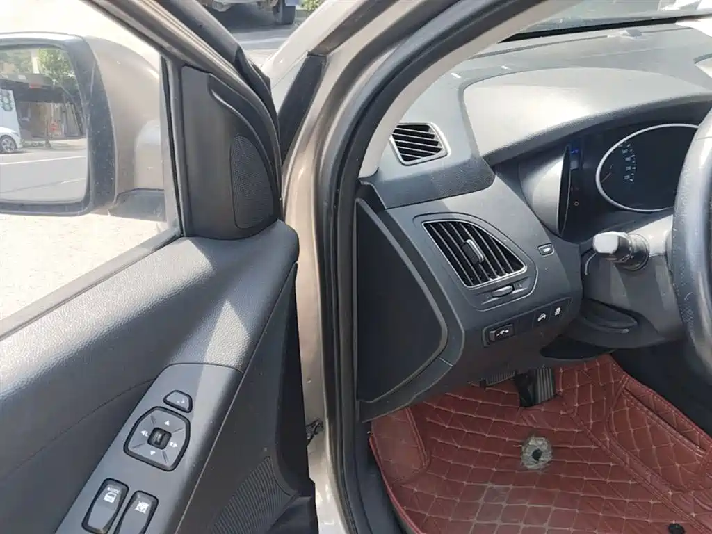 Hyundai Beijing Hyundai ix35 2013 2.0L Auto 2WD Smart GLS China IV фото 16