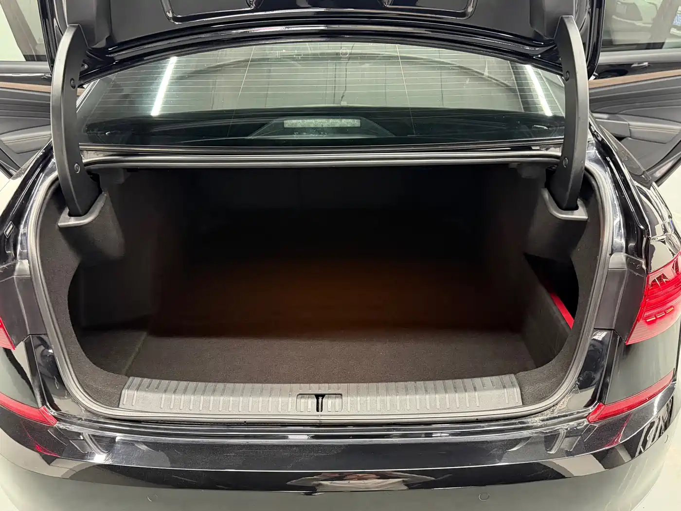 Volkswagen Passat 2020 Facelift 380TSI Luxury China VI фото 19