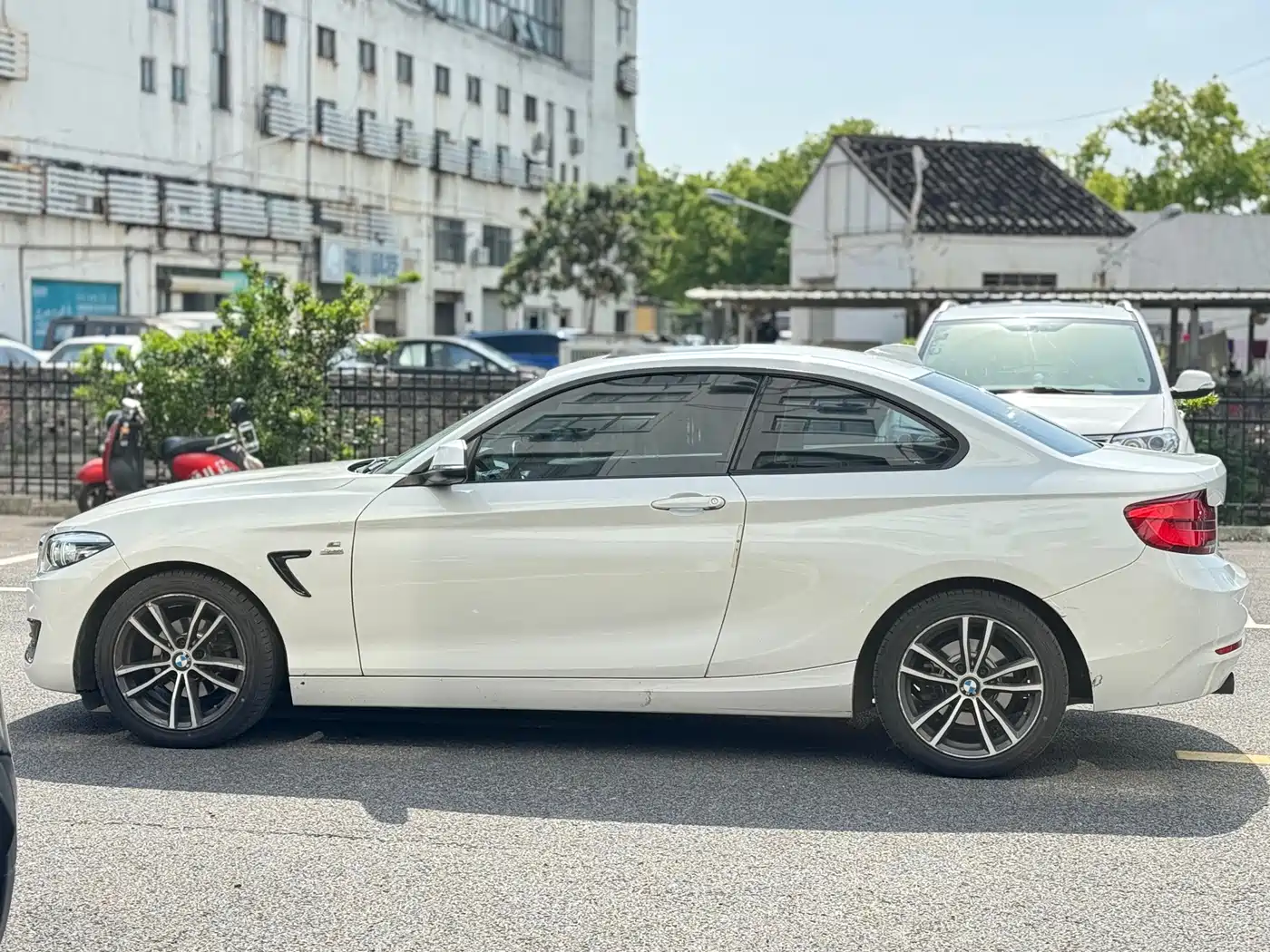BMW 2 Series (Import) 2018 220i Sport Design Package фото 7