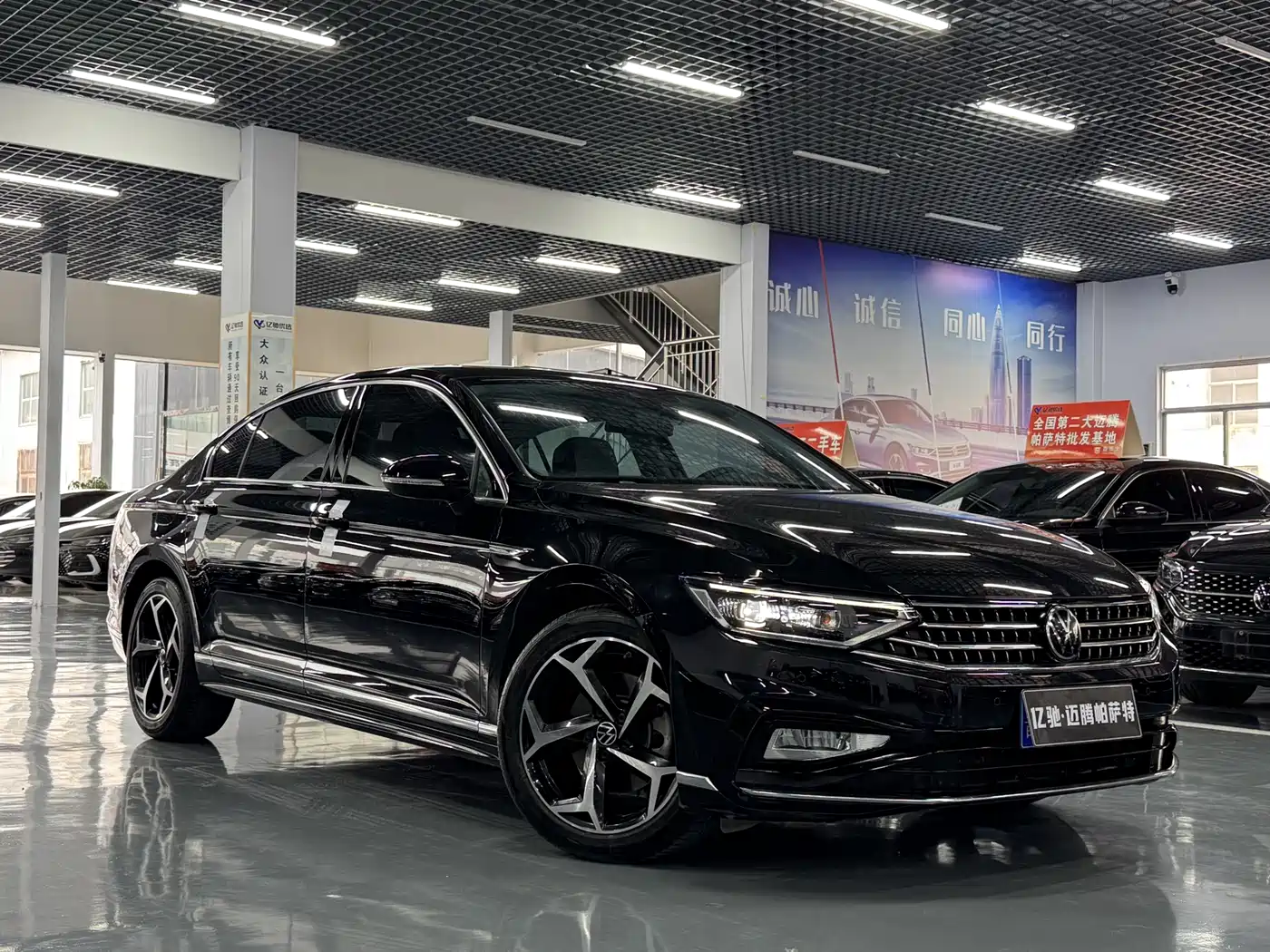Volkswagen Magotan 2023 Model 2 Million Commemorative Edition 330TSI DSG Luxury фото 3