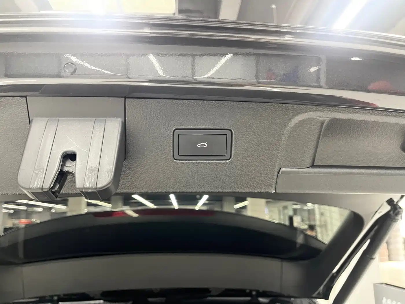 Volkswagen Tayron 2022 280TSI 2WD Luxury Smart Connect Edition фото 12