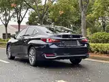 Фото 8 - Lexus ES