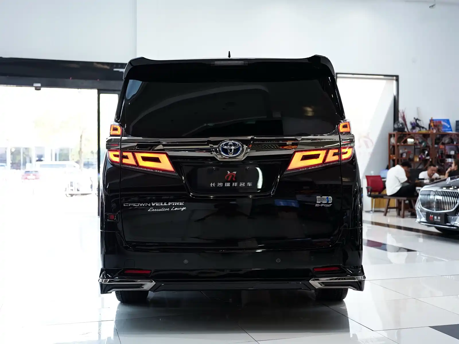 Фото 22 - Toyota Vellfire