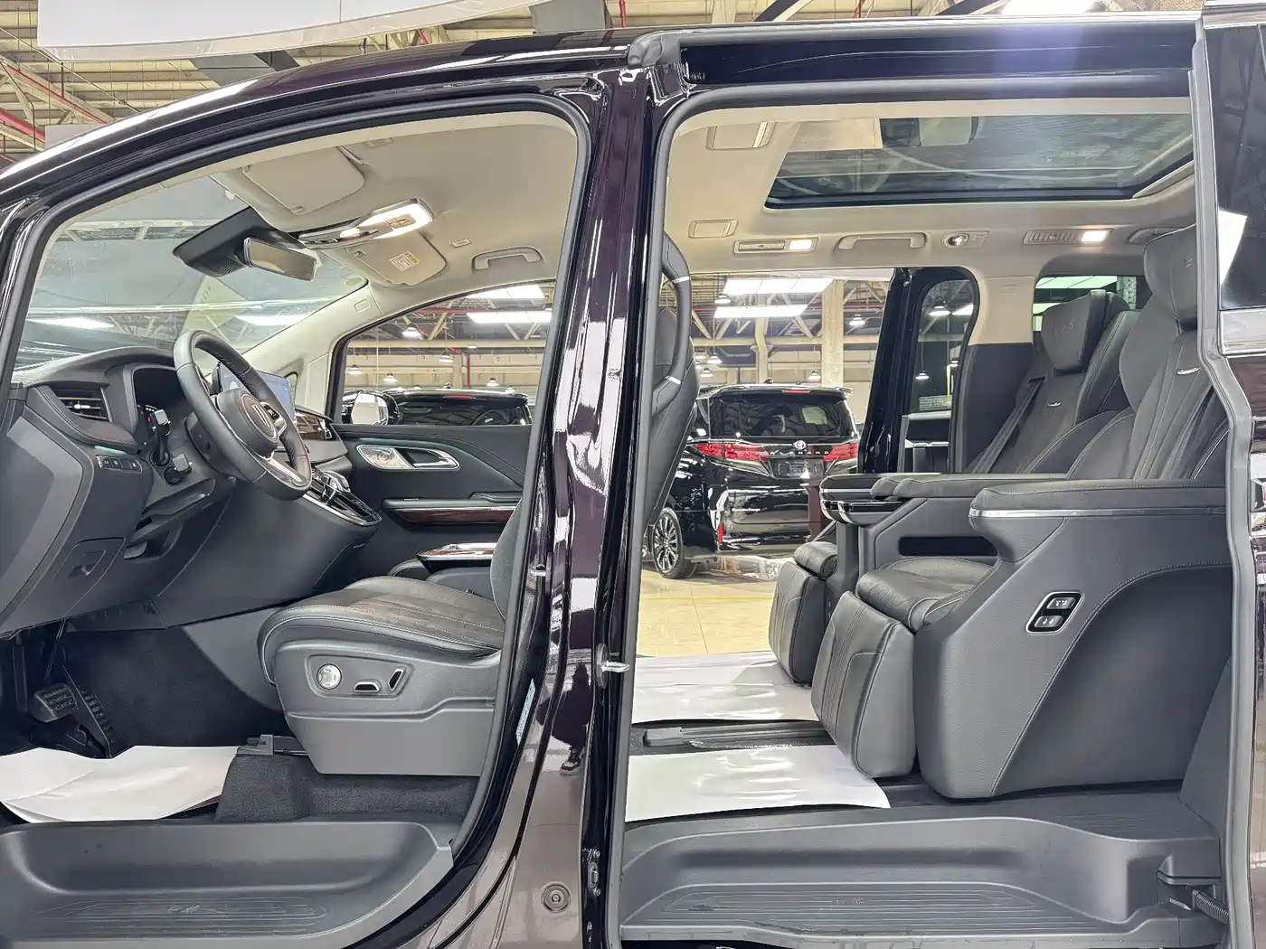 Hongqi HQ9 PHEV 2024 Model 2.0T AWD Luxury Edition фото 10