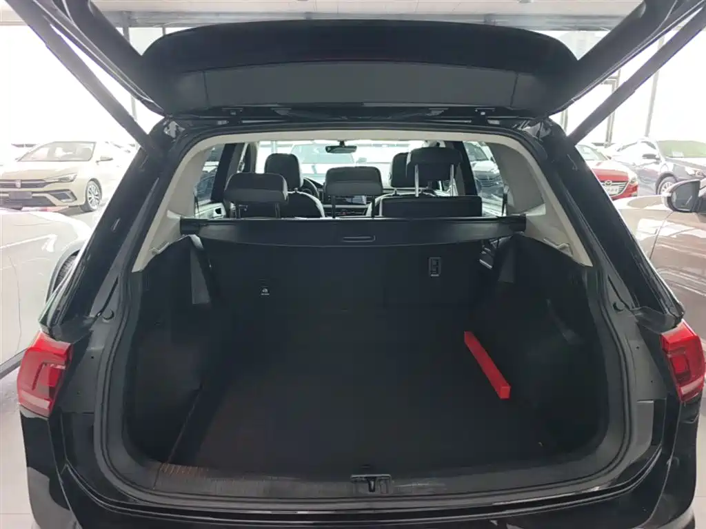 Volkswagen Tiguan L 2024 Outstanding 330TSI Auto 2WD R-Line Dragon Glory Edition фото 19