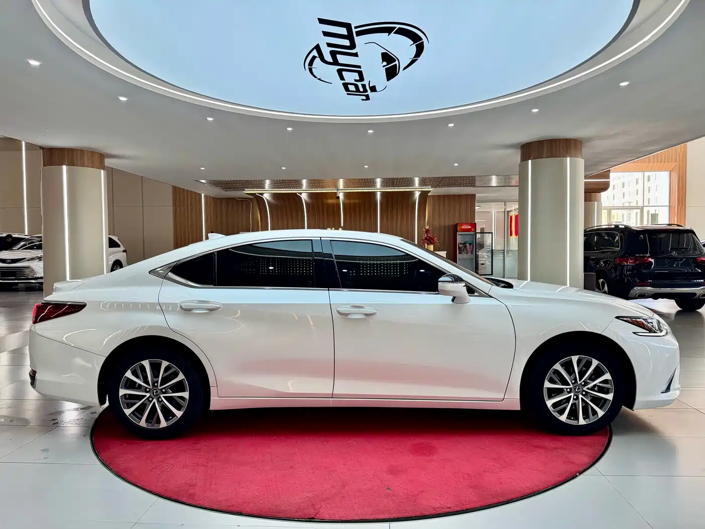 Lexus ES 2023 200 Excellence Edition фото 4