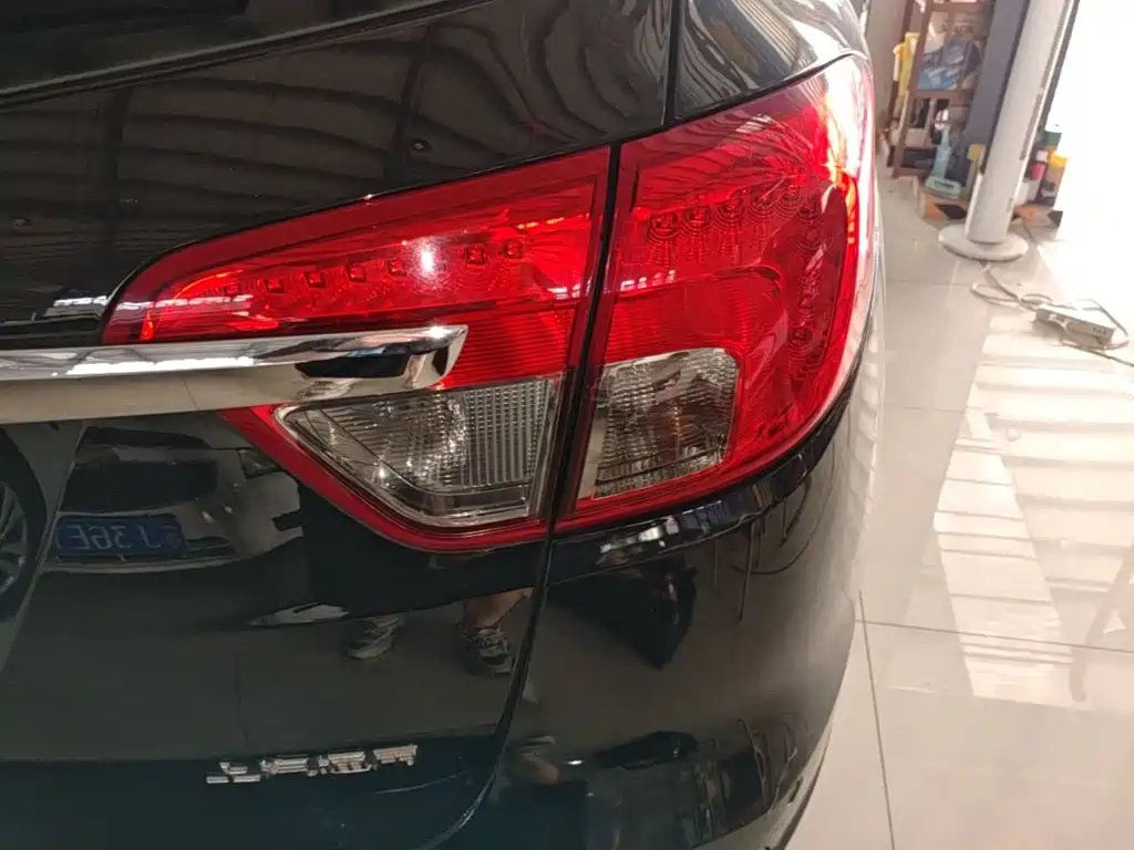 Photo 8 - Buick Envision Plus