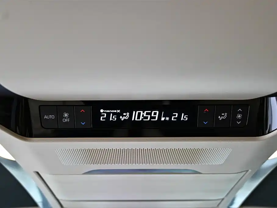Toyota Vellfire 2024 Crown Hybrid 2.5L Executive Premium Edition фото 26