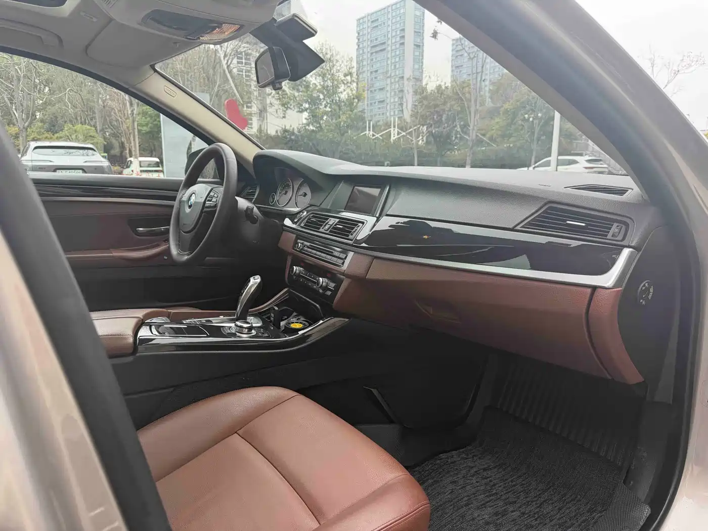 BMW 5 Series (Import) 2014 520i Classic фото 11