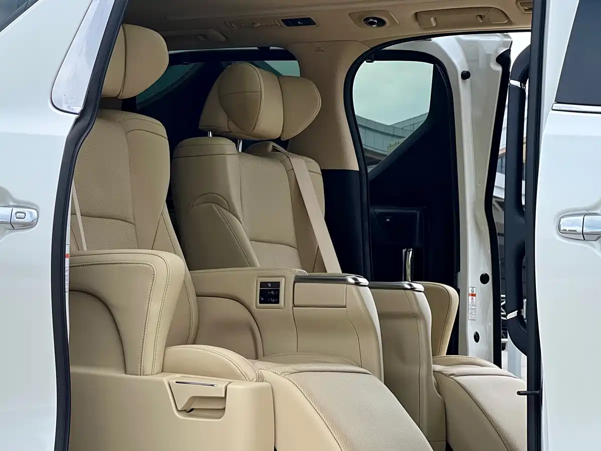 Toyota Alphard 2019 Hybrid 2.5L Luxury фото 5