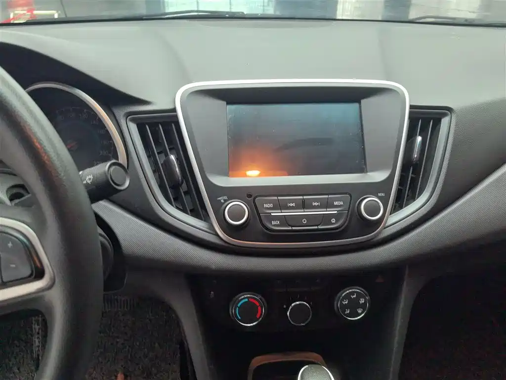 Chevrolet Cavalier 2019 320 Automatic Joy Edition фото 9