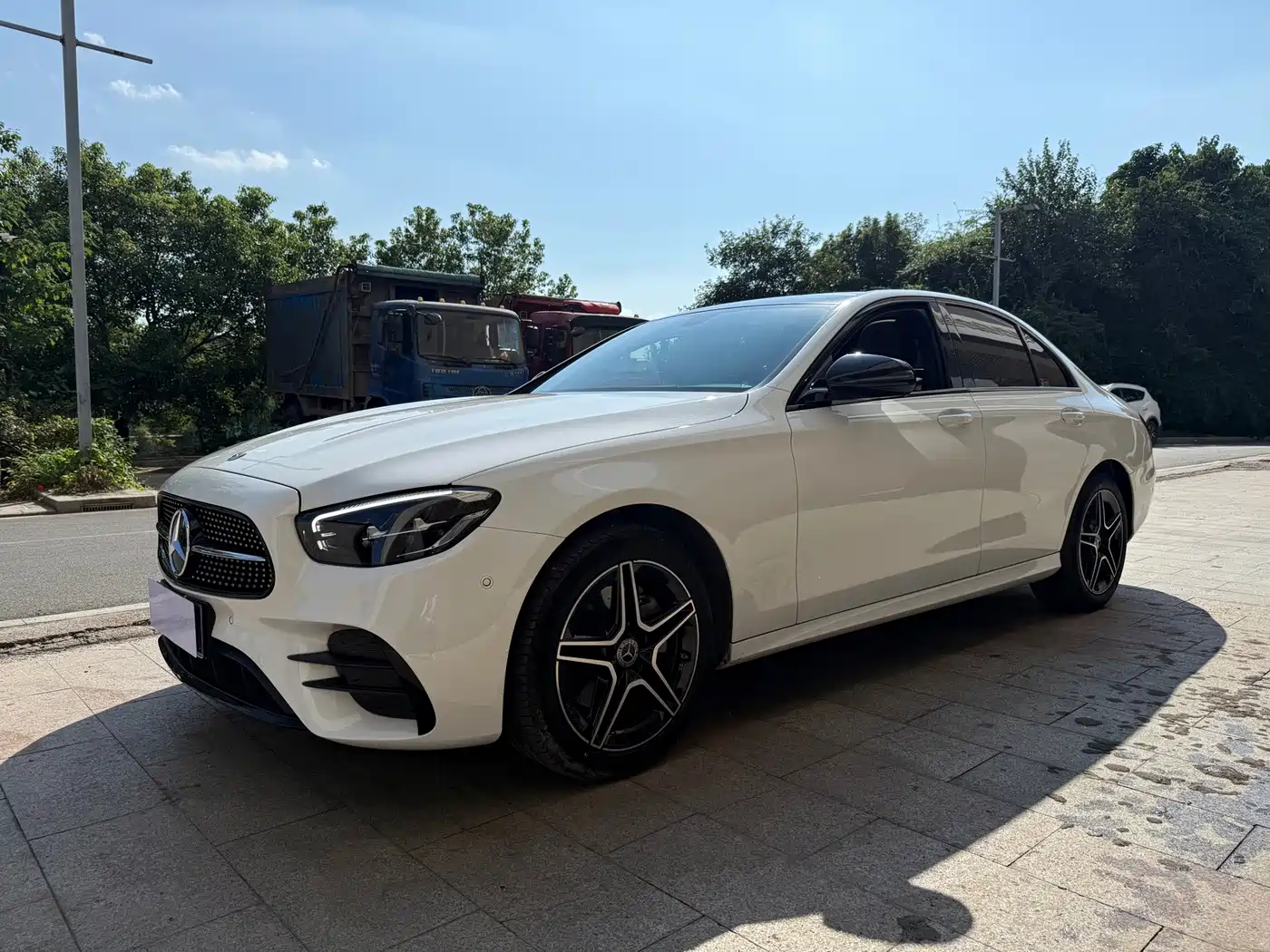 Photo 1 - Mercedes-Benz E-Class (Import)