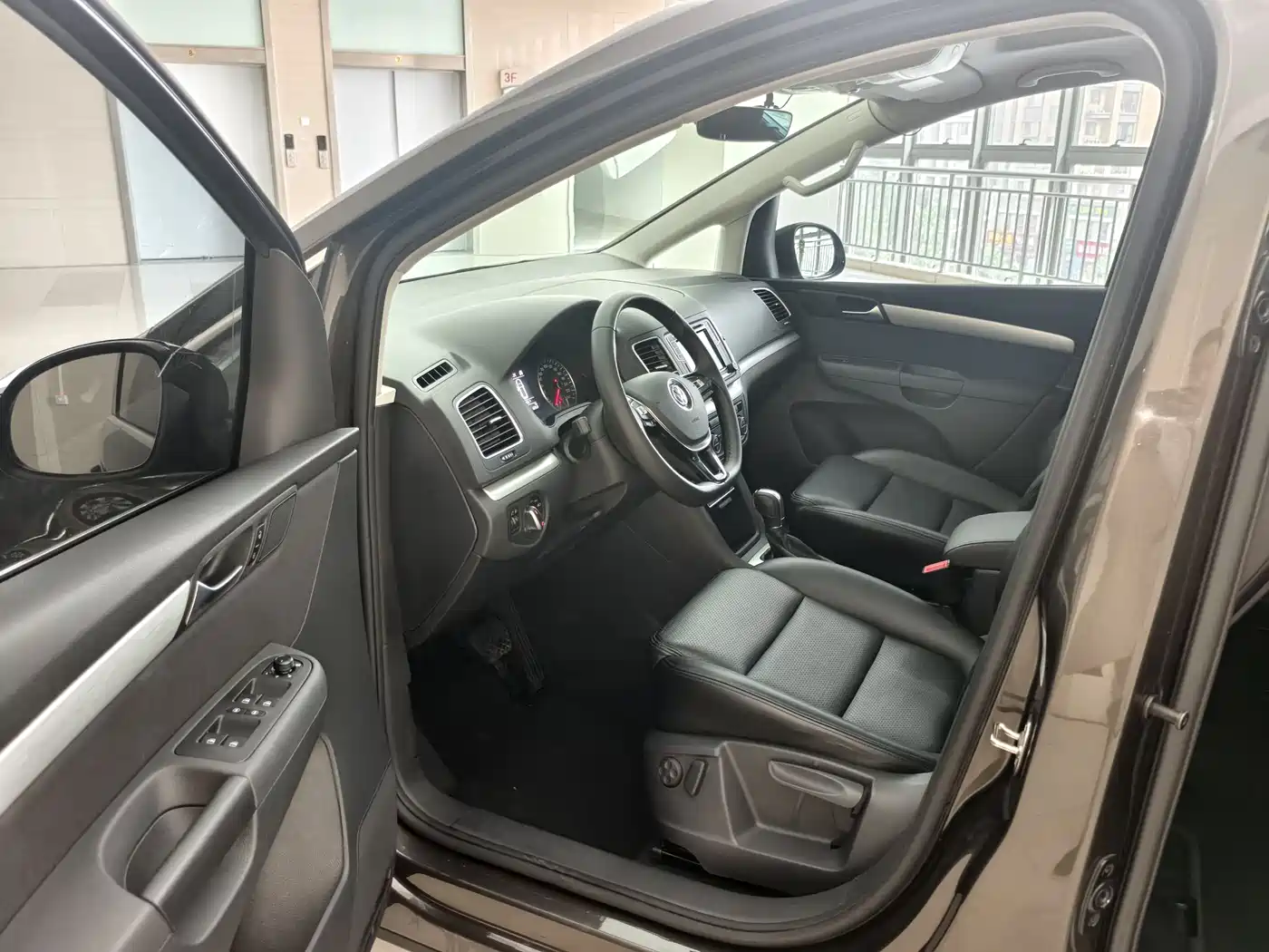 Volkswagen Sharan 2016 380TSI Comfort 7-seater фото 7