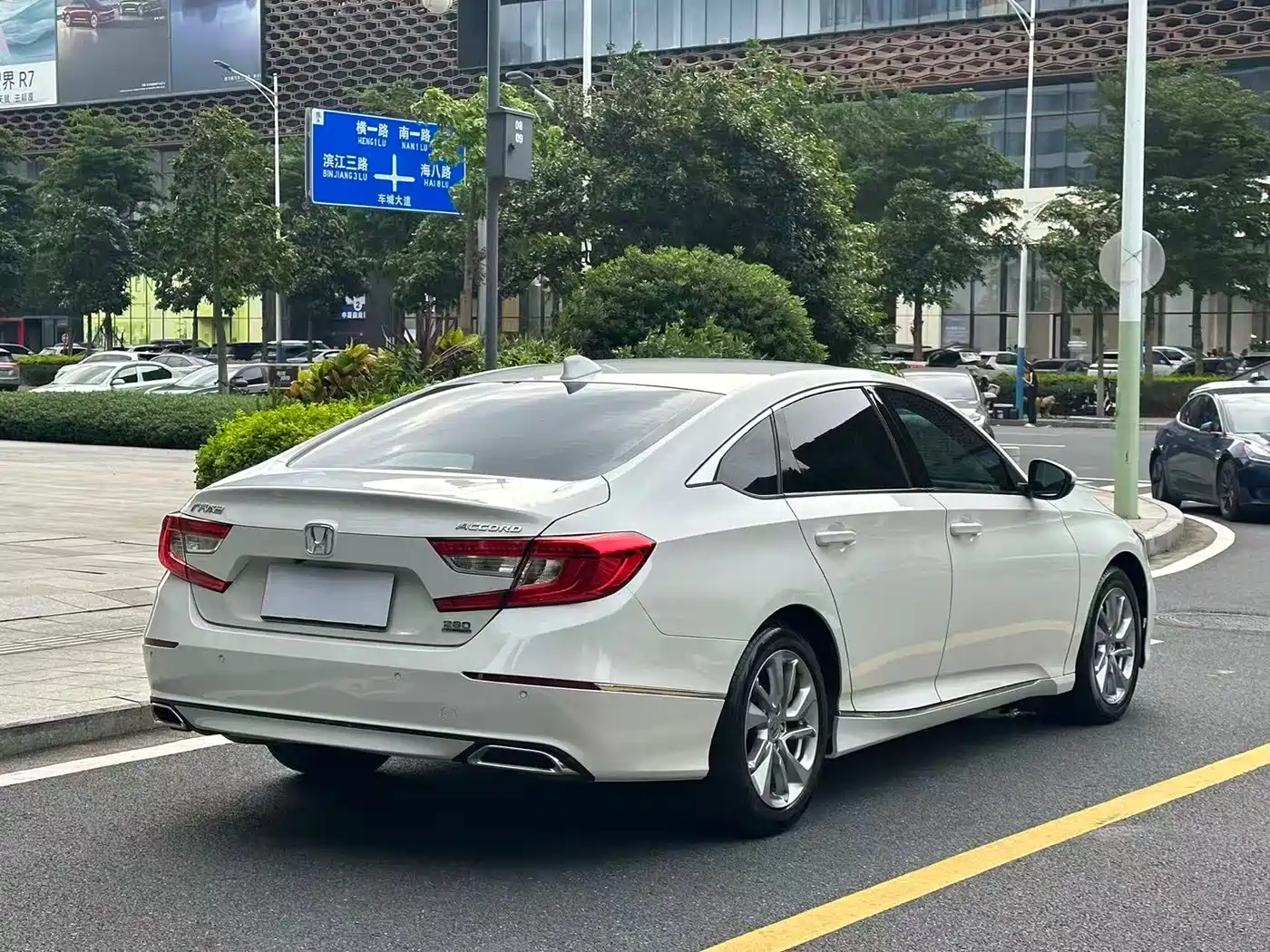 Honda Accord 2018 260TURBO Luxury Edition China VI фото 17