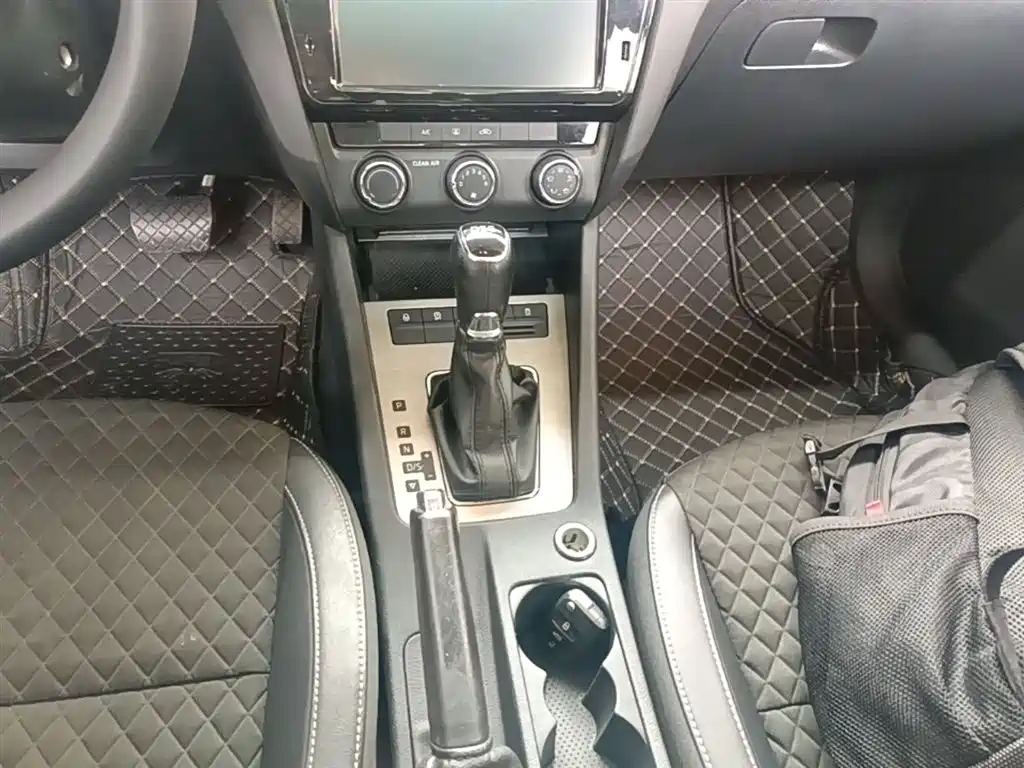 Škoda Octavia 2018 TSI230 DSG Luxury Edition фото 14