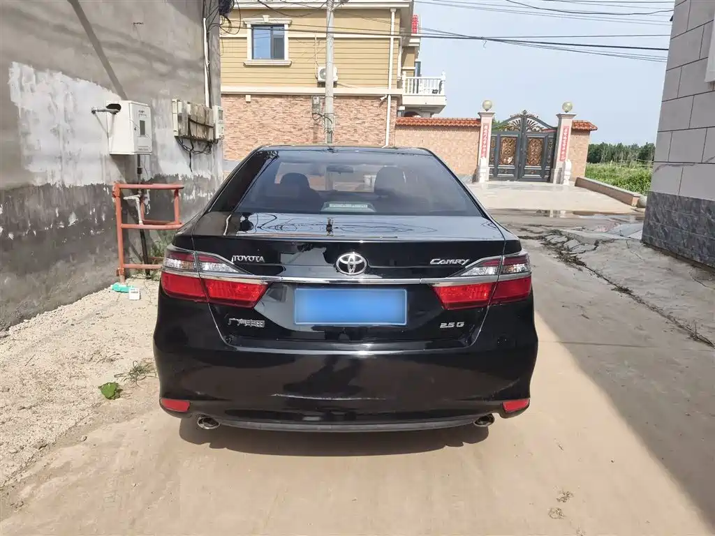 Toyota Camry 2015 2.5G Luxury Navigation Edition фото 7