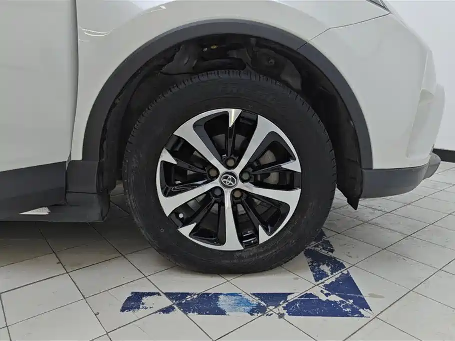 Toyota RAV4 Rongfang 2016 2.0L CVT 2WD Comfort (China V) фото 6