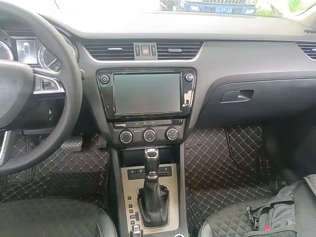Škoda Octavia 2018 TSI230 DSG Luxury Edition фото 13