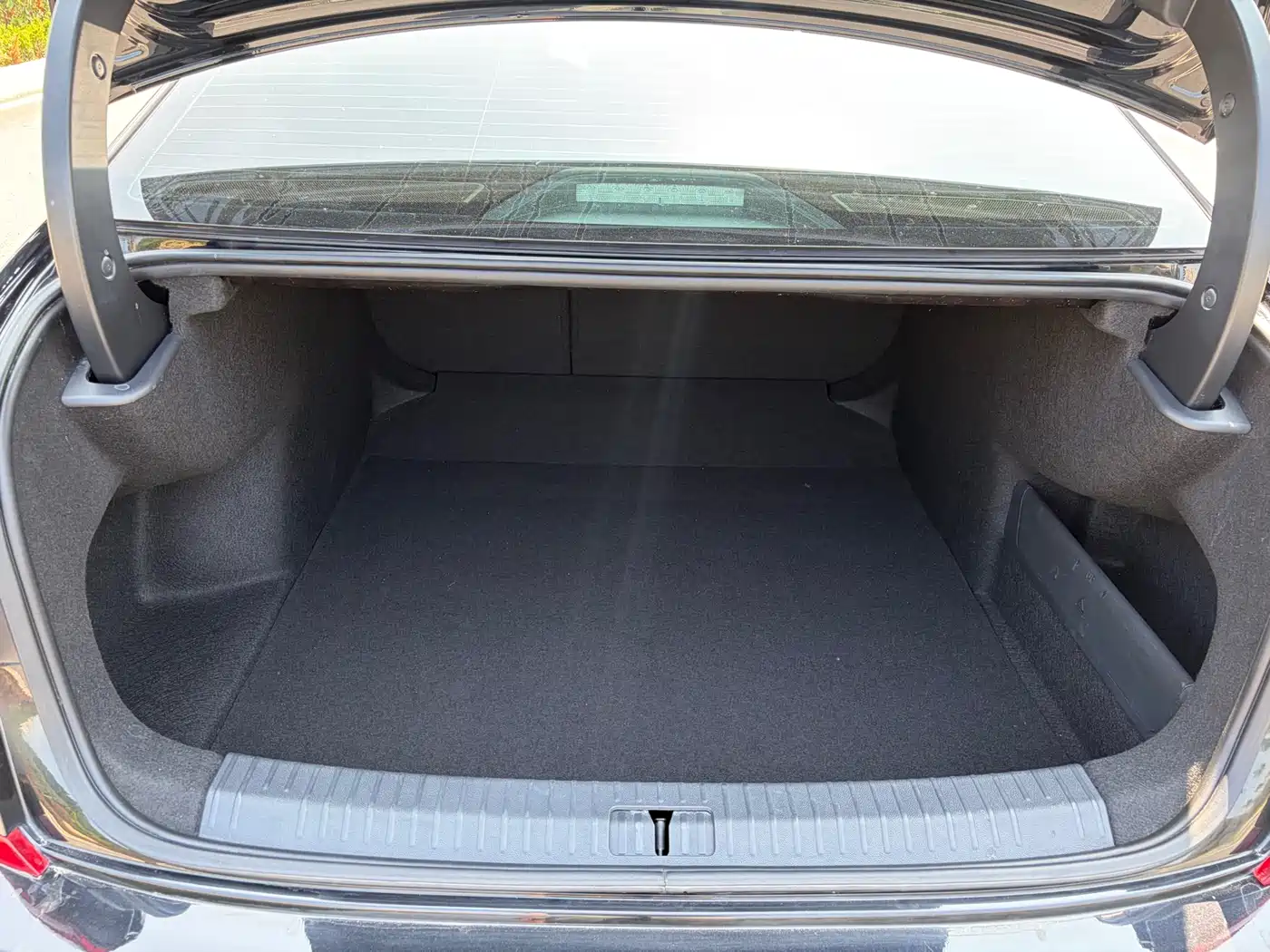 Volkswagen Passat 2022 330TSI Starlight Luxury Edition фото 11