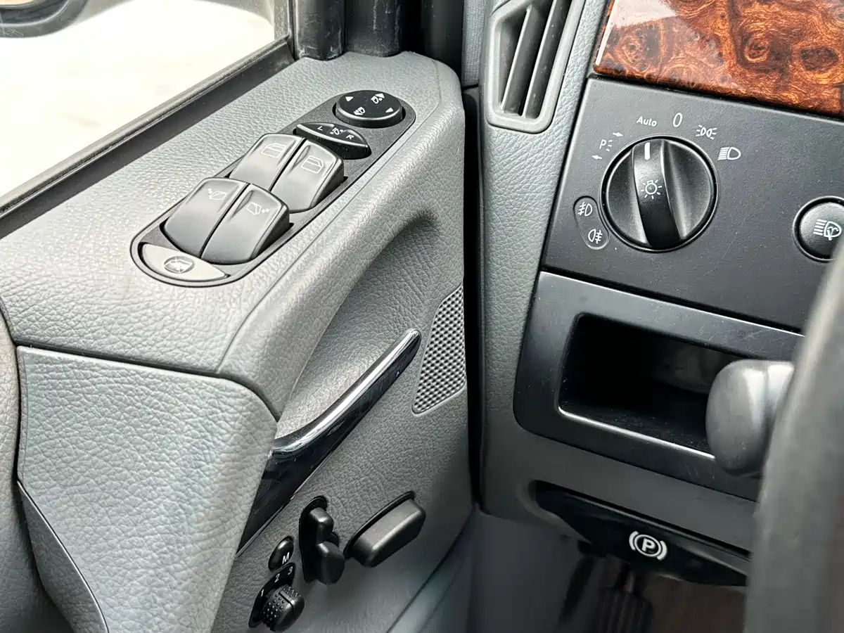 Mercedes-Benz Viano (Import) 2006 Viano 3.2L фото 6