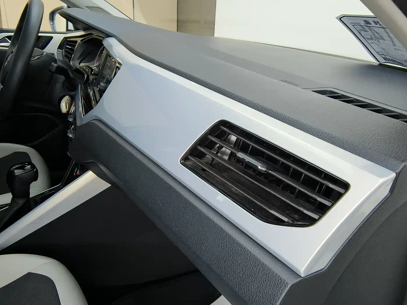 Volkswagen Polo 2019 Plus 1.5L Automatic Colorful Tech Edition фото 18