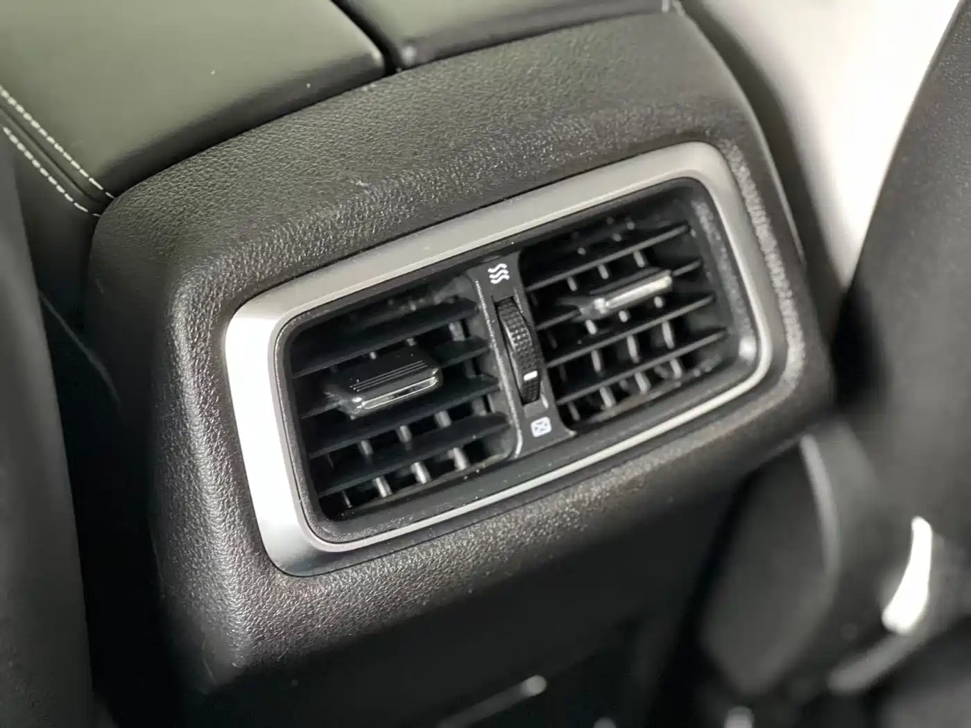 BAIC ORV Beijing Offroad BJ40 2023 2.0T Auto 4WD Urban Hunter Knight Edition фото 19