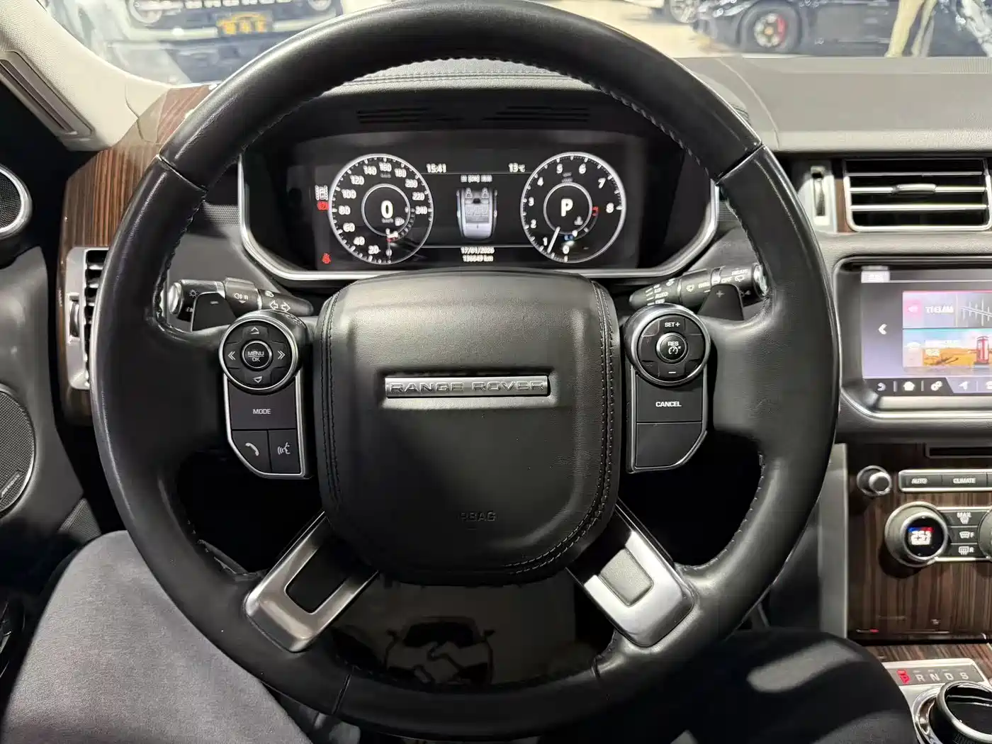 Land Rover Range Rover 2017 3.0 SC V6 Golden Age Edition фото 6