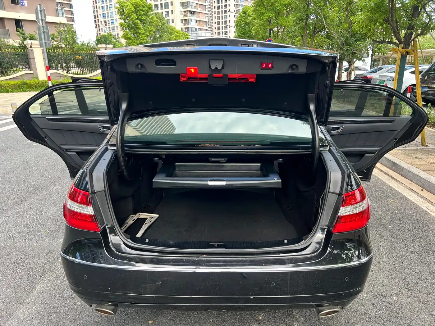 Mercedes-Benz E-Class 2012 E 300 L Fashion фото 16