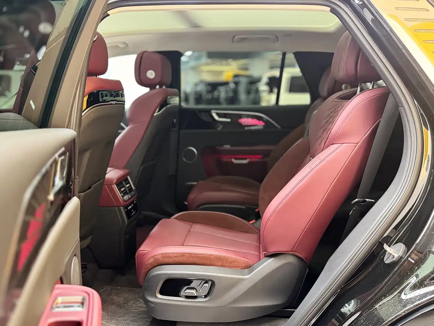 Hongqi E-HS9 2022 690km Qi Xiang Edition (6-seater) фото 10