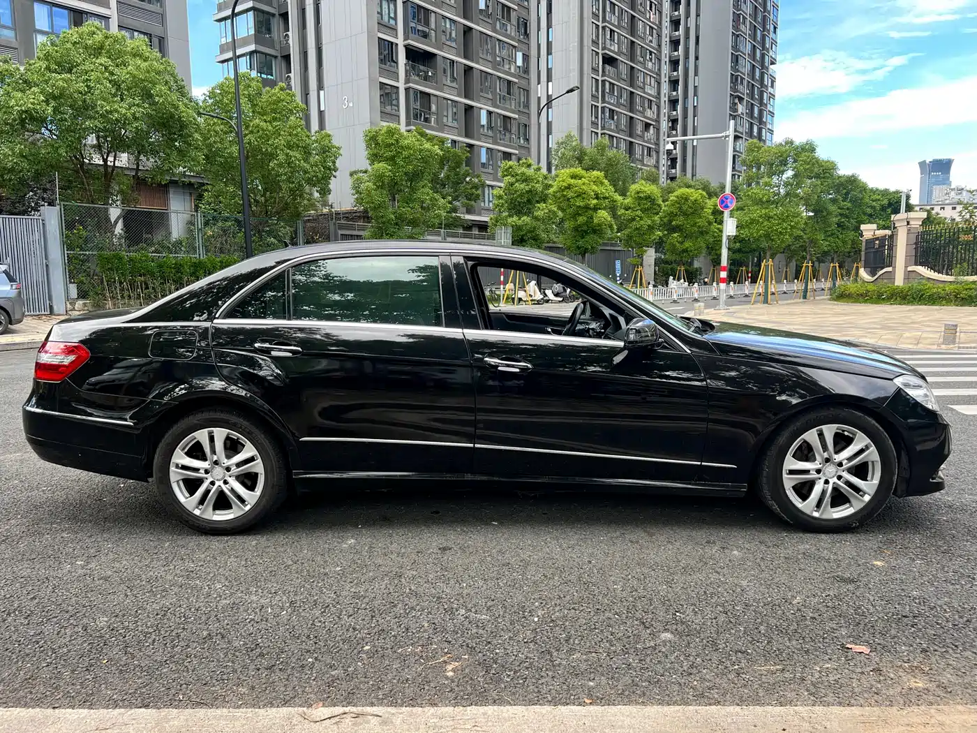 Mercedes-Benz E-Class 2012 E 300 L Fashion фото 4
