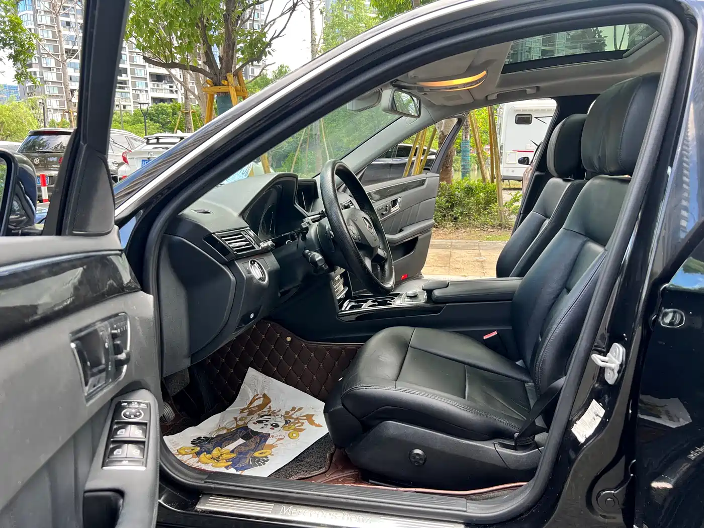 Mercedes-Benz E-Class 2012 E 300 L Fashion фото 23