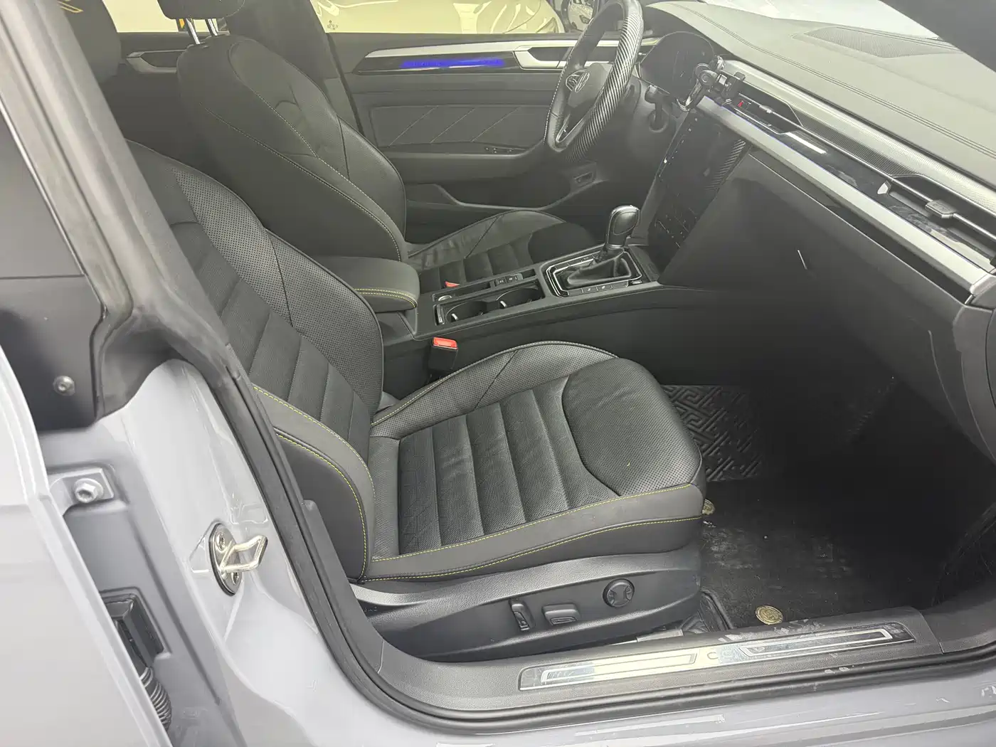 Volkswagen FAW-Volkswagen CC 2023 380TSI Eye-catching Edition фото 11