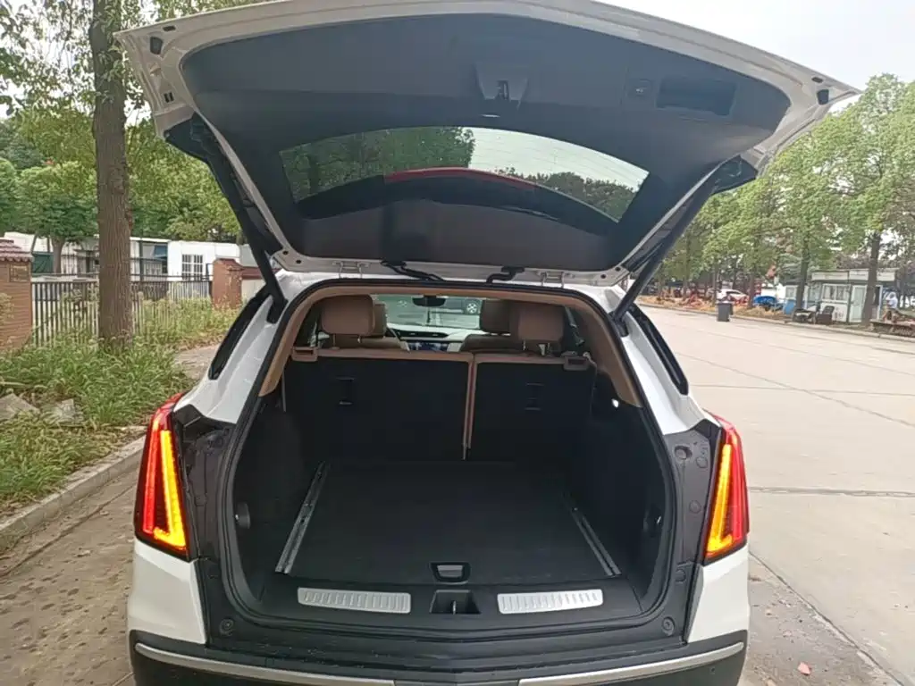 Фото 19 - Cadillac XT5