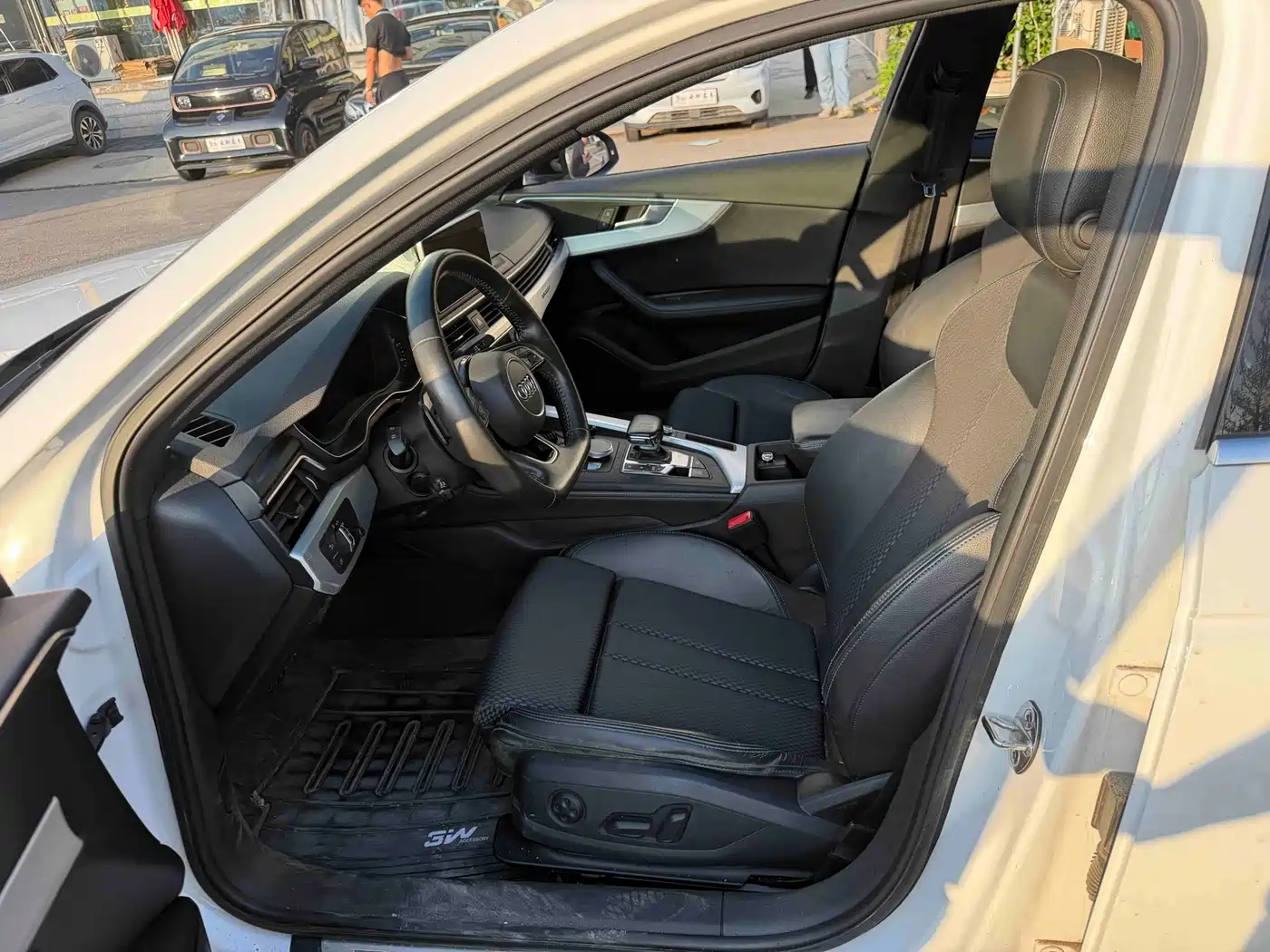 Фото 2 - Audi A4L