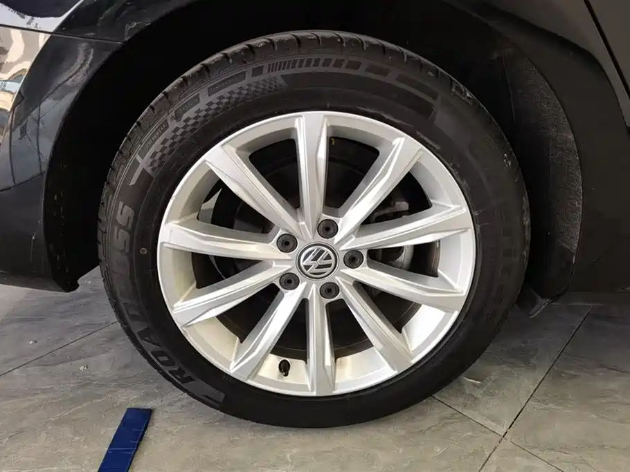 Volkswagen Passat 2017 330TSI DSG Prestige фото 6