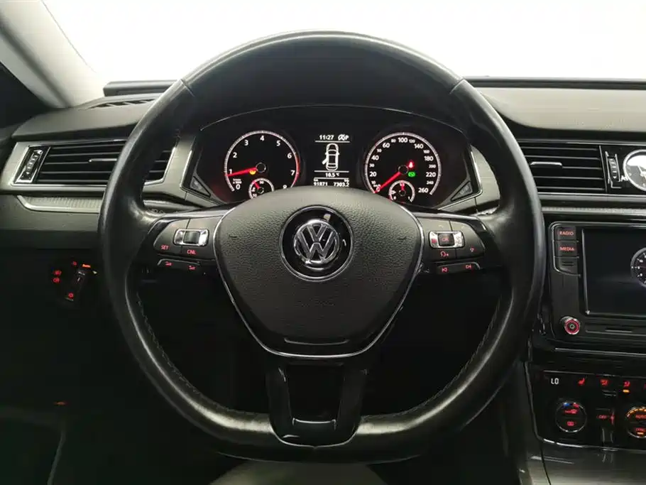 Volkswagen Passat 2017 330TSI DSG Prestige фото 15