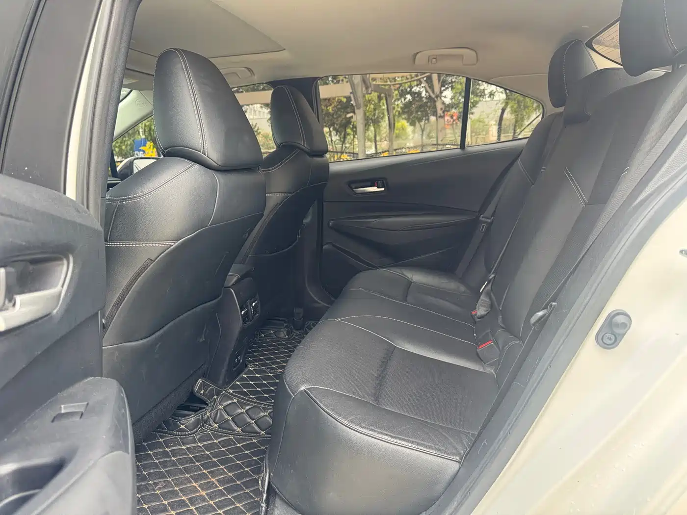 Toyota Corolla 2021 1.2T S-CVT Luxury Edition фото 12