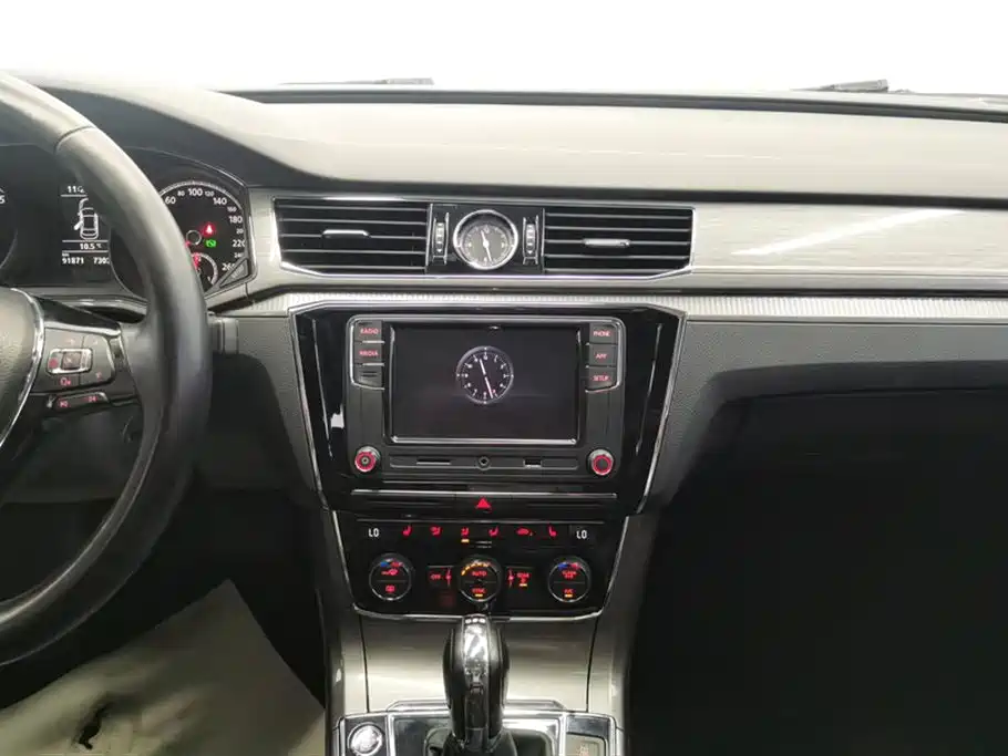 Volkswagen Passat 2017 330TSI DSG Prestige фото 13